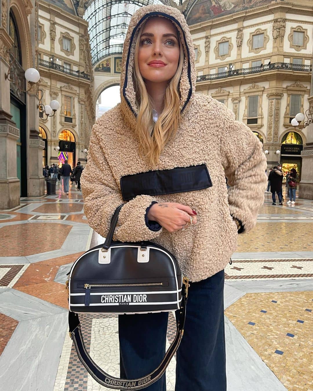 Chiara ferragni dior bag hot sale